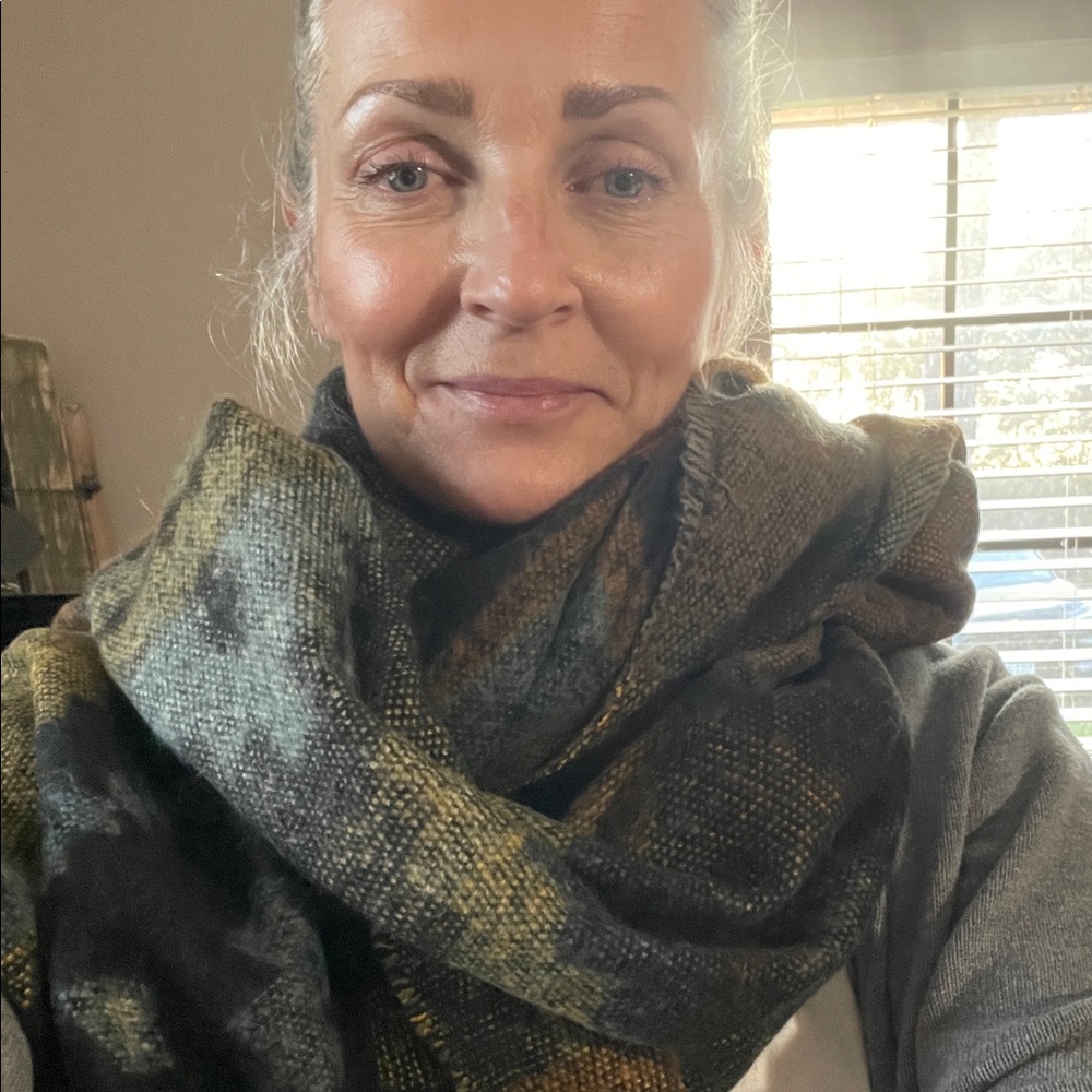 Elegant Patterned Scarf for Women